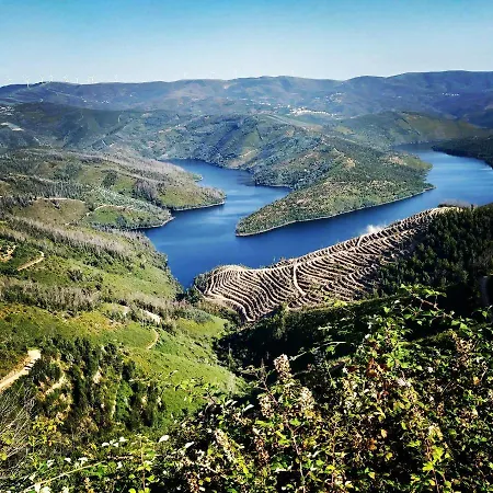 Pampihouse, Casa De Xisto Junto Ao Rio Tatil Evi