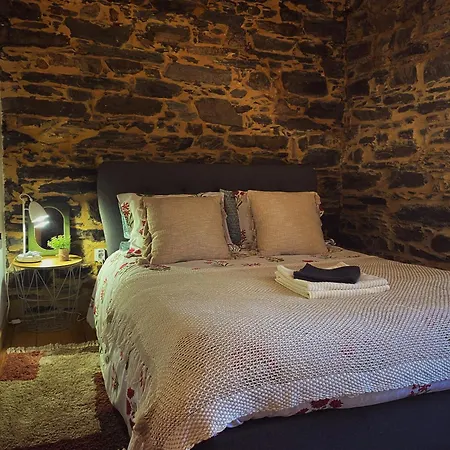 Pampihouse, Casa De Xisto Junto Ao Rio パンピリョーザ・ダ・セーラ