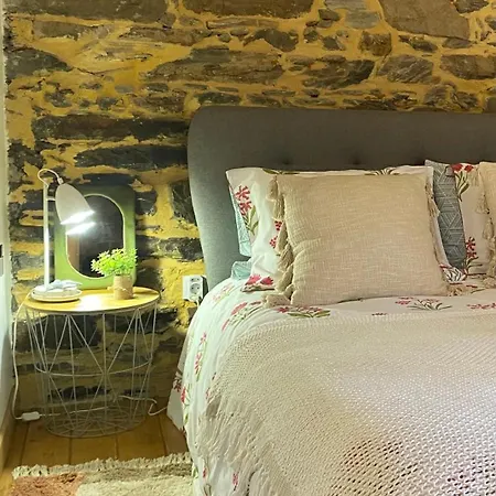 Pampihouse, Casa De Xisto Junto Ao Rio Tatil Evi *