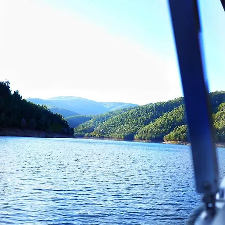 Pampihouse, Casa De Xisto Junto Ao Rio Tatil Evi