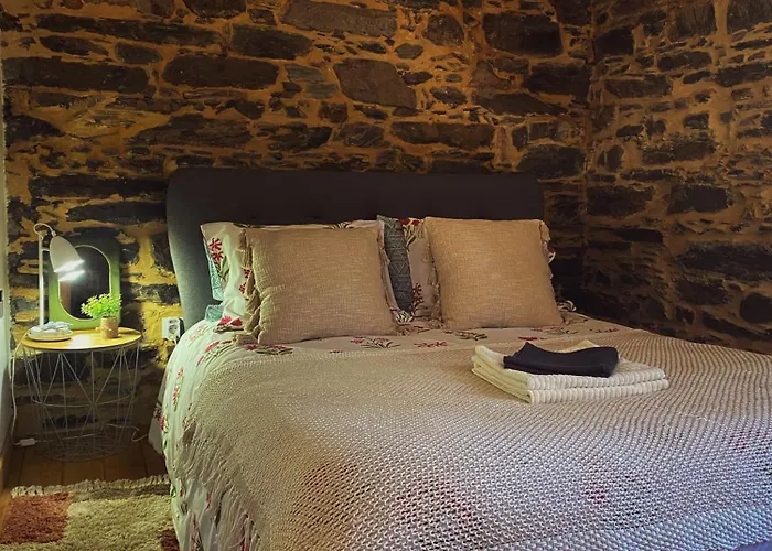 Pampihouse, Casa De Xisto Junto Ao Rio פמפיליוסה דה סרה